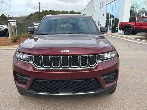Used 2024 Jeep Grand Cherokee Laredo X AWD/4WD image 3
