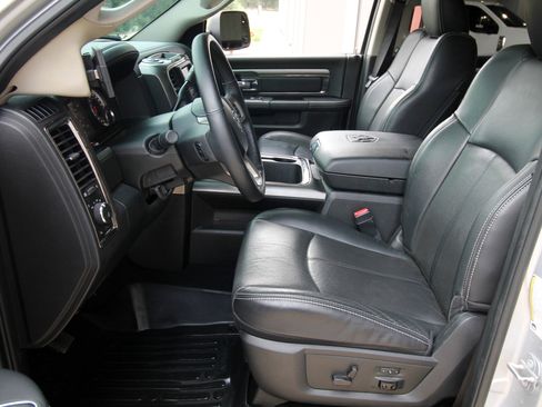 Used 2018 RAM 2500 Laramie w/ Sport Appearance Group AWD/4WD image 24