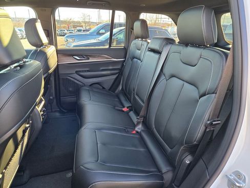 New 2025 Jeep Grand Cherokee Limited image 29