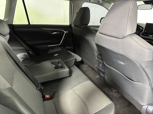 Used 2025 Toyota RAV4 XLE image 20