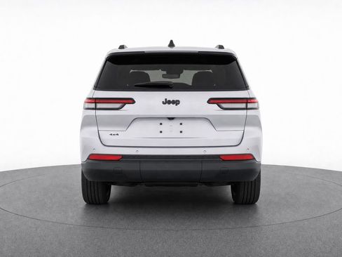 Used 2023 Jeep Grand Cherokee L Laredo RWD image 7