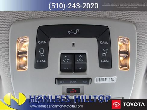 Used 2021 Toyota Sienna Limited image 30