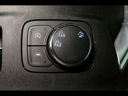 Used 2023 Chevrolet Traverse LT image 12