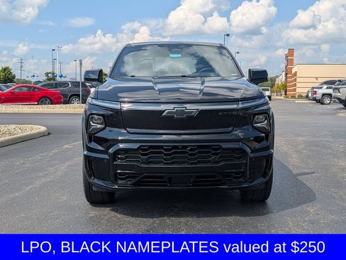 Used 2024 Chevrolet Silverado EV RST AWD/4WD image 2