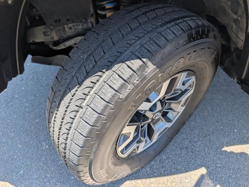 Used 2019 Toyota Tacoma TRD Off-Road w/ Technology Package AWD/4WD image 21