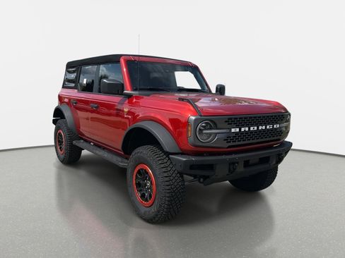 Used 2024 Ford Bronco Badlands w/ Sasquatch Package image 3