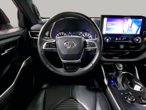 Used 2024 Toyota Highlander XSE AWD/4WD image 6