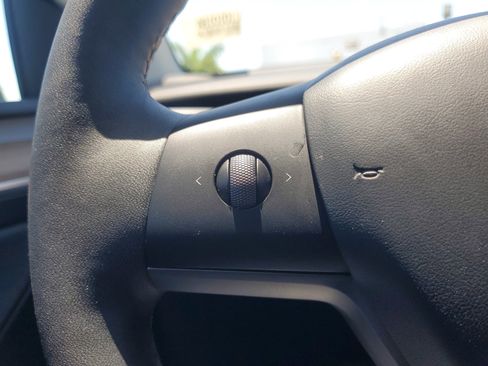 Used 2025 Tesla Model Y Long Range RWD image 22