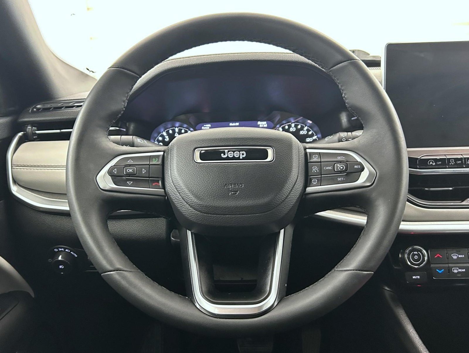 Certified 2025 Jeep Compass Limited AWD/4WD image 11