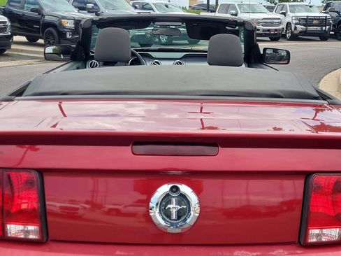 Used 2007 Ford Mustang Convertible RWD image 12