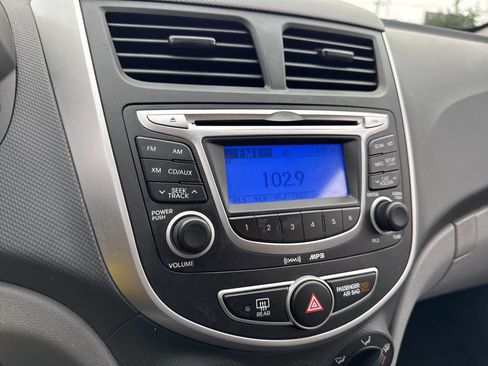 Used 2013 Hyundai Accent GLS image 32