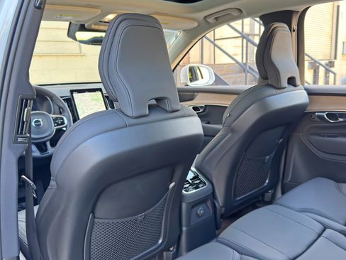 Used 2025 Volvo XC90 T8 Plus w/ Protection Package Premier AWD/4WD image 38