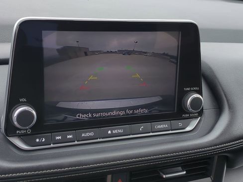 Certified 2025 Nissan Rogue SV image 17