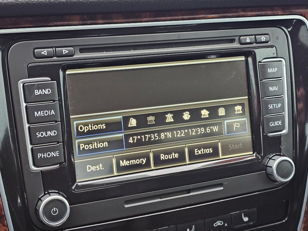 Used 2013 Volkswagen Passat TDI SEL Premium FWD image 9