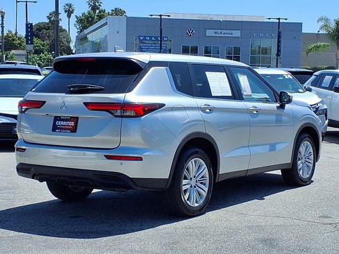 Used 2024 Mitsubishi Outlander ES FWD image 4