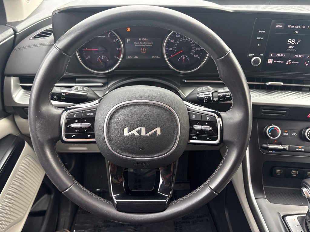 Used 2024 Kia Carnival LX FWD image 18
