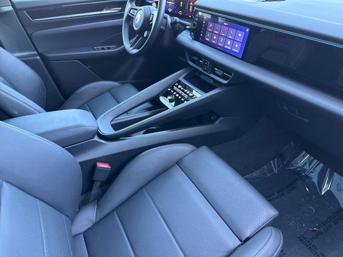 Certified 2025 Porsche Macan 4 Electric AWD/4WD image 17