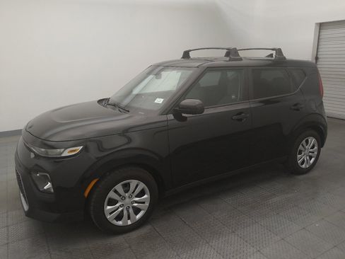 Used 2020 Kia Soul LX FWD image 2
