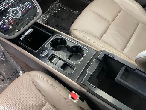 Used 2021 Lincoln Corsair AWD w/ Premium Package image 9