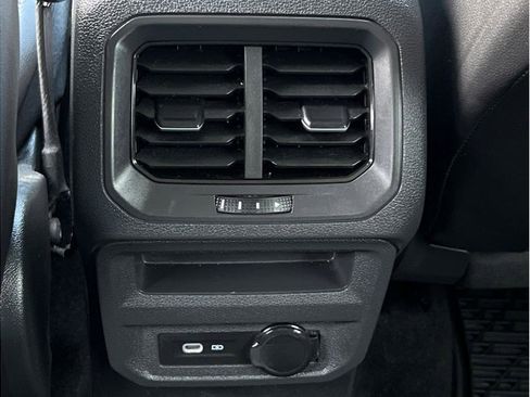 Used 2021 Volkswagen Tiguan SE FWD image 16