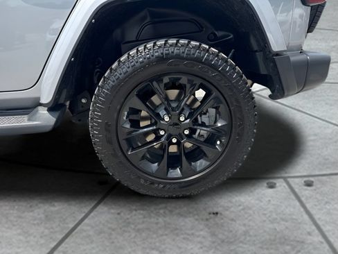 Used 2021 Jeep Wrangler Unlimited Sahara w/ Cold Weather Group AWD/4WD image 20