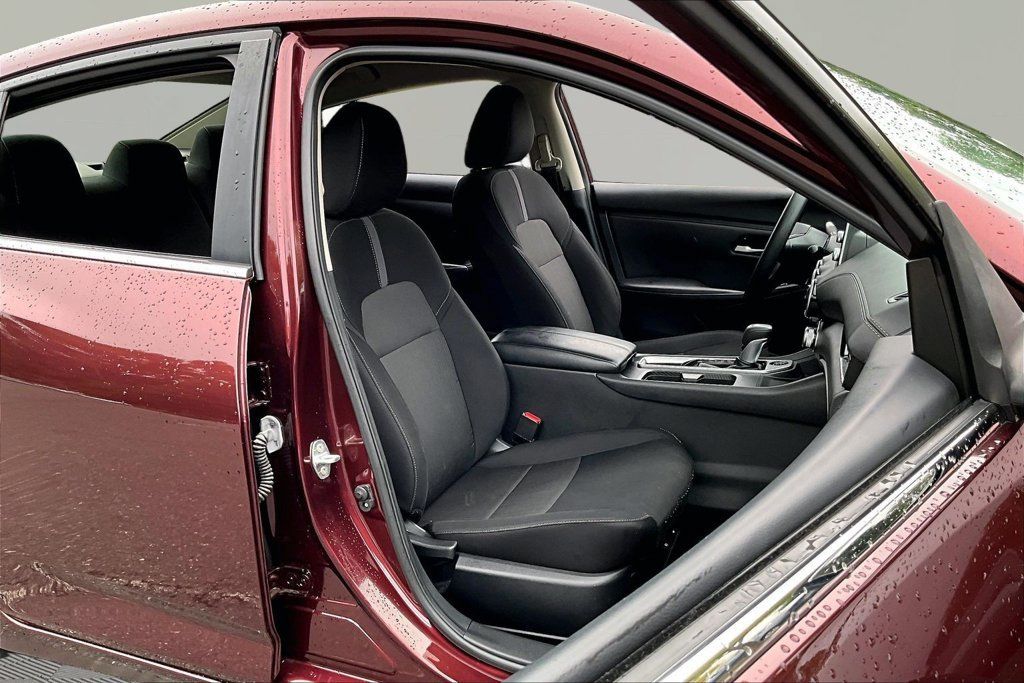 Used 2024 Nissan Sentra SV FWD image 21