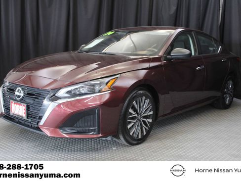 Used 2024 Nissan Altima 2.5 SV FWD image 3