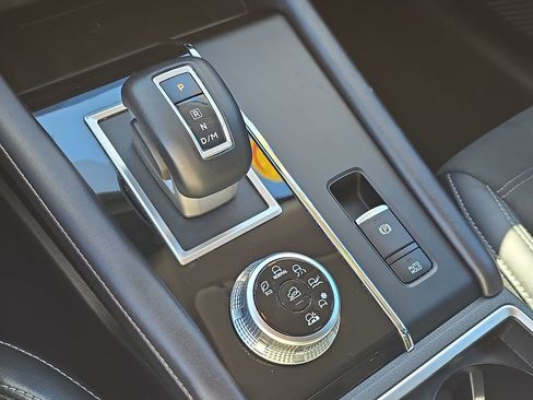 Used 2024 Mitsubishi Outlander SE image 26