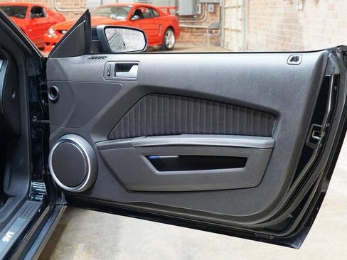 Used 2010 Ford Mustang Shelby GT500 RWD image 46
