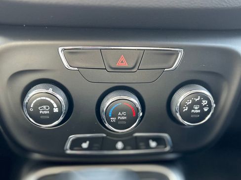 Used 2018 Jeep Compass Latitude w/ Cold Weather Group image 14