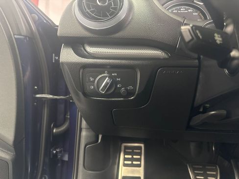 Used 2018 Audi A3 e-tron Premium Plus w/ Premium Plus Package image 11