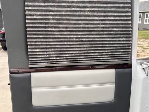 Used 2004 Chevrolet Express 1500 w/ LS Preferred Equipment Group image 25