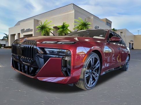 Used 2023 BMW 740i image 2