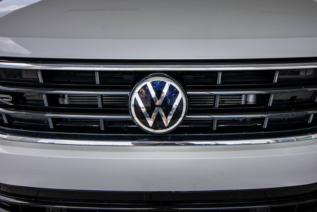 Certified 2023 Volkswagen Tiguan SE R-Line FWD image 8