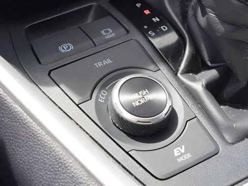 Used 2025 Toyota RAV4 XLE image 29