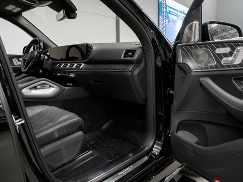 Used 2025 Mercedes-Benz Maybach GLS 600 4MATIC image 31