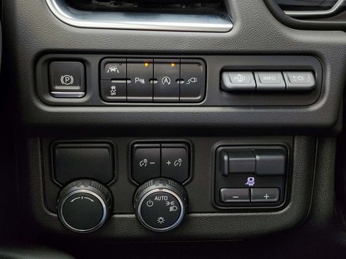 Used 2021 Chevrolet Tahoe High Country w/ Premium Package RWD image 40