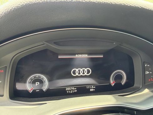 Used 2023 Audi Q8 Premium w/ Convenience Package AWD/4WD image 2