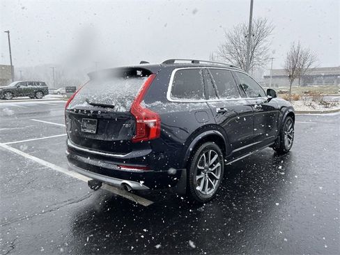 Used 2019 Volvo XC90 T5 Momentum w/ Multimedia Package image 3