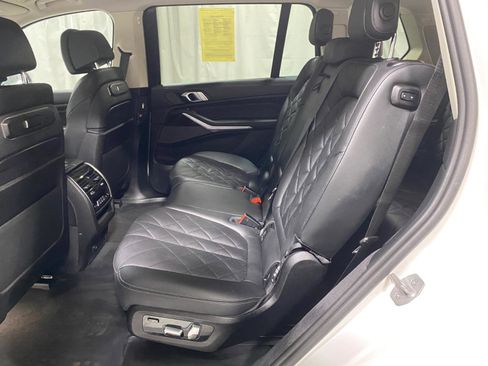 Used 2024 BMW X7 xDrive40i w/ Premium Package image 23