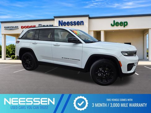 Used 2024 Jeep Grand Cherokee Altitude AWD/4WD image 1