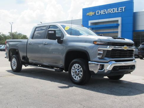 Used 2025 Chevrolet Silverado 2500 LT w/ Convenience Package AWD/4WD image 3