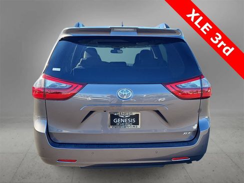 Used 2020 Toyota Sienna XLE image 7
