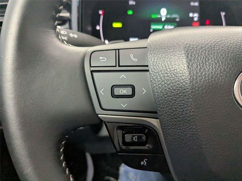 Used 2025 Toyota Camry SE FWD image 16