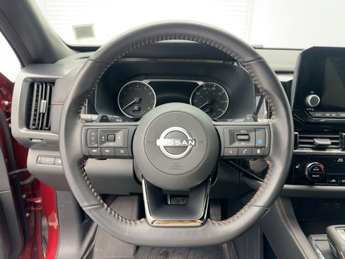 Used 2025 Nissan Pathfinder Rock Creek image 16