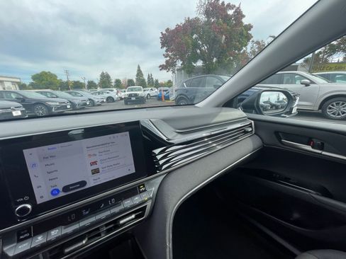 Used 2025 Toyota Camry LE image 29