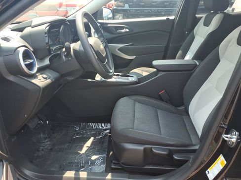 Used 2024 Chevrolet Trax LS FWD image 20