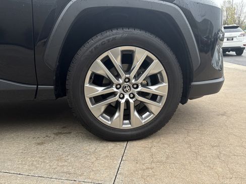 Used 2021 Toyota RAV4 Limited image 13