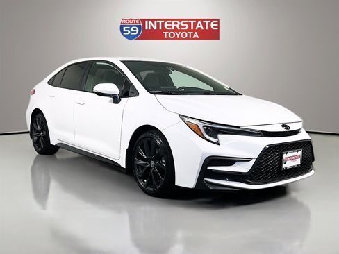 Certified 2024 Toyota Corolla SE FWD image 1