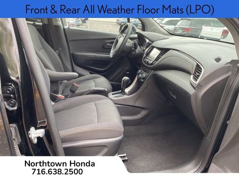 Used 2017 Chevrolet Trax LT w/ Sun & Sound Package image 12